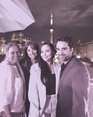 Mina Tander Instagram - •
@bertelsmann_erleben Nacht mit tollen Menschen- 
danke, dass ich Dein  1 sein durfte, liebe @nova_meierhenrich 🤍

@oliver_wnuk_offiziell @ina_paule_klink 
Styling @ninajensenstyling 
@dorotheeschumacher Head to toe
Except 💍 by @olelynggaardcopenhagen 
H/M by me