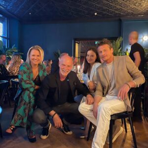 Mina Tander Instagram - Slowly catching up… first:

GREEN ACTORS LOUNGE

Danke @lamaisonvsf @kerstinschilly dass Ihr so eine tolle Initiative gegründet habt-
die Lounge ist nur das Tüpfelchen auf dem i, hinter den Kulissen wird gesponnen, diskutiert, entworfen, damit ein nachhaltigeres Drehen möglich ist, wo auch Themen wie u.a. mentale Gesundheit einen Platz haben.

Thank you @maxandco @loewscommunications for my spring power suit 🤍
@ninajensenstyling 

Danke an die Sponsoren @mysamsonite @recup2go @und_gretel_cosmetics @wedresscollective @paramount_pictures_germany @skydeutschland @beetsandroots @haus_ungarn @hotelprovocateur @huthevents 

und vielen vielen mehr, ohne die das gar nicht zu stemmen wäre!

@greenactorslounge