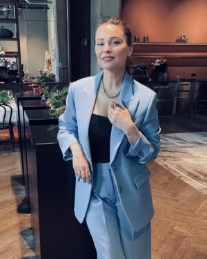 Mina Tander Instagram - •
🌬 🔥 💧 🪨
Thank you @capuletjewelry @ninaheyd for having me at the launch of your collab ELEMENTS with @melissaflash As a die-hard jewellery lover this was pure heaven. Danke an all die tollen Frauen, die diesen Nachmittag so schön gemacht haben  @gittasaxx @enissa_amani @isabellaluna.official @sibel.brozat @hoardoftrends 

Suit & shoes @dorotheeschumacher 
Styling @ninajensenstyling 

@telegraphenamt.berlin 
@norarochlitzer