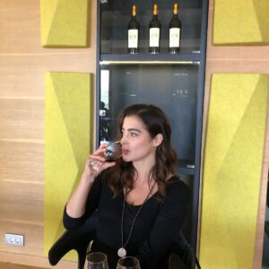 Mine Çayıroğlu Instagram - Urla'da şarap tadımı.. #urla #şarap #wine #winehouse #degustation @urla