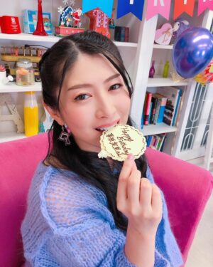 Minori Chihara Instagram - 🎂
　
昨日のホントにっ⁉️
楽しかったなぁ〜🌸
　
旗振りレッスン🚩は、
上手にできたかな？？
　
お誕生日のお祝いは、
何回されても幸せです🌸
　
どうもありがとうね😋
　
実里
　
#minorin
#茅原実里
#ホントにっ ⁉️