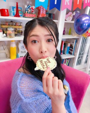 Minori Chihara Instagram - 🎂
　
昨日のホントにっ⁉️
楽しかったなぁ〜🌸
　
旗振りレッスン🚩は、
上手にできたかな？？
　
お誕生日のお祝いは、
何回されても幸せです🌸
　
どうもありがとうね😋
　
実里
　
#minorin
#茅原実里
#ホントにっ ⁉️