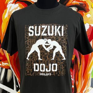Minoru Suzuki Instagram - SUZUKI DOJO Tee

¥5300-
Pyramid Khaki
Treasure Black

@piledriver_harajuku 
完成しました！スズキドージョーTシャツ！
ファッションの街・原宿に新たにオープンします！(…しません)
7/11 14:00より、原宿店舗およびECサイト www.piledriver.jp 同時発売。どちらのカラーもS. M. L. XL. XXL. XXXL…6サイズと豊富に揃えました。それとスペシャルな特典を付けました。
「SUZUKI DOJO Premium Member」の書かれた道場の会員証ステッカー付き。カラー名は名前から想像してくれ。
今日からキミもスズキドージョーメンバーだ！

あくまでも架空の道場です。。