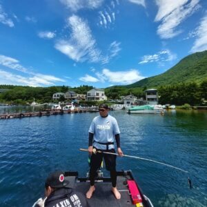 Minoru Suzuki Instagram - Lake ASHINOKO

朝イチは霧が濃く前が全然見えないくらいだったのに…陽が登ったら一気に晴れた！満足したのですでに帰宅。。。上機嫌でパイルドライバーに行くぜ〜