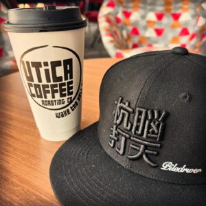 Minoru Suzuki Instagram - COFFEE

空港に大会スタッフがお出迎え。腹減ったのでKFCに寄ってもらい会場へ。試合までまだまだ時間はありそうだ。リラックス出来そうな部屋みつけて近くで買ってきてもらったコーヒーを飲む。音も何もしない空間。ボーっとしてる。。。