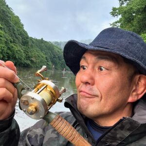 Minoru Suzuki Instagram - The Fishing Day

良い感じの釣り日和。しかし雨の影響受け過ぎで、水はチョコレートの様なドチャ濁り。いつもの千葉県山間部。。。