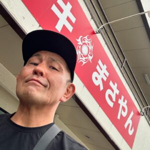 Minoru Suzuki Instagram - MASA-YAN

群馬プロレスカーニバル試合後、少し足を伸ばしてMAZADAが経営する「ステーキ　まさやん」へ。ここの肉うめーんだよなー！ハラミとヒレをいただきました。仕込みから調理、接客まで1人でこれをやってるってすげーよな！ごちそうさま。また行きます。。