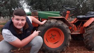 Miquel Montoro Instagram - Por fin tengo mis ruedas puestas y mi tractor está ya apunto con @trelleborgagri ¿Os gustan? ¿Que más le haríais?
 
http://www.facebook.com/trelleborgagri
https://www.trelleborg.com/es/wheels