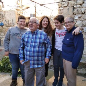 Miquel Montoro Instagram - Comida con los abuelos 👨‍👩‍👧‍👦👉🏼👉🏼Molestando un poco a mi abuelo😂😘