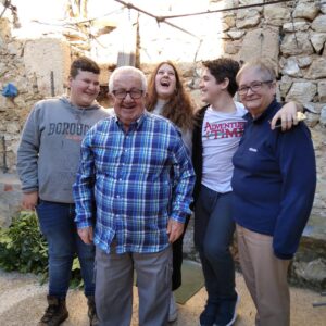 Miquel Montoro Instagram - Comida con los abuelos 👨‍👩‍👧‍👦👉🏼👉🏼Molestando un poco a mi abuelo😂😘