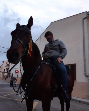 Miquel Montoro Instagram - Otra afición que tengo 🐴🐴 ¿Qué aficiónese tenéis vosotros? 🤷🏽‍♂️🙋🏽‍♂️