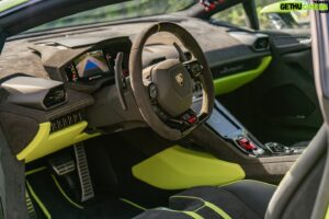 Míra Hejda Instagram - Pořád to vstřebávám, ale už tomu věřim… 🏁 Minimálně 5 let jsem o něm zcela vážně přemýšlel. Reálně o mnoho déle, ale to jsem si ještě říkal, že nejsem takovej blázen… 😁 Tak jsem 🙃 Ale byla je jedna z největším pracovních motivací, kterou jsem kdy měl. A díky za neskutečné reakce! Ať už osobně, do zpráv nebo u dílu Osobního řidice na Youtube. Pokud vás tento příběh zajímá celý, najdete ho tam… #lamborghini #huracan #tecnica #newcar #huracantecnica #lambo #lamboooo