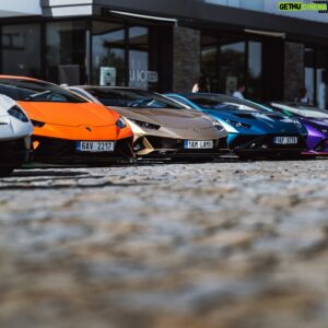 Míra Hejda Instagram - Jedno snídaňové setkání 🏁 #lambo #lamboooo #lamborghini @lamborghiniprahaofficial