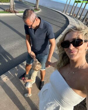 Míra Hejda Instagram - ᴴᴬᴾᴾᵞ ᶠᴬᵀᴴᴱᴿ´ˢ ᴰᴬᵞ 🤍

Včera jsme měli výročí svatby a ani jednomu z nás to nedošlo. Jedenáct let je jedenáct let, to už člověk sem tam i zapomene 😆☝🏻 Ale to je úplně fuk. Důležitý je, že jsme tu. Spolu. Jeden pro druhého. Pro nás tři a pro NĚJ především.
Už dávno ti neděkuju jen za to, jaký jsi manžel a partner, ale hlavně za to, jaký jsi táta. Že s Nikym děláš všechny ty věci, co tátové dělají. Alespoň v mých ideálních představách. Ať už si s ním hraješ, stavíš, kopeš balonem, jezdíš na všem a se vším, co má kola a volant (ano, dost se potatil😅😂) nebo mu vyprávíš pohádky o autech a traktorech a usínáš s ním v objetí (tyhle fotky si nechám jen pro sebe, ale mám jich na celý album)… miluju vás spolu♥️

Krásné výročí (i když opožděně)…
Krásný den otců (byl boží)
Krásný každý den, kdy jsme spolu @mirahejda …
🫶🏻