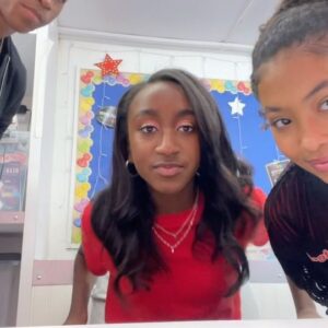 Mirabelle Lee Instagram - my crew 4 life 💌💌
tune in next week for the season finale ! it’s the battle to be goldennnn ! 🌟 #saturdaysseries #2cute4u