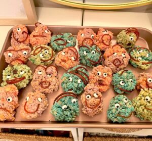 Miranda Frigon Instagram - I don’t wanna spook anyone but thought I’d share the scary monster Halloween treats my little one and I made. Watching how proud she was to share them with all her little friends at school was the best part ;) #givingislove #halloweentreats #halloweenkidstreats #gratefulmama