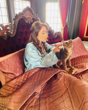 Miranda Frigon Instagram - So excited to finally share these disturbingly creepy pics of me and my co-star - a taxidermied emotional support cat named “Pernell” (who smelled a lot like a goat 🫢😩) Catch us on the new VC Andrew’s limited series “DAWN” - premiering tomorrow July 8th on Lifetime!  #lifetime #dawnseries #vcandrews #vcandrewsdawn #stuffedcat
