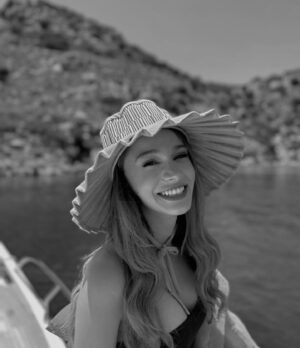 Miray Daner Instagram - Finally summer! 🌊☀️