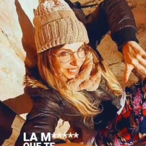 Mirela Payret Instagram - @ariannapuello Esta power diosa! La única mujer que consoló mi andadura de pendeja. A toda tralla en mis walkmans🎧 entre los blocks de Bellvitge City y la gente normativa. 
Bendiciones por tu Gancho Perfecto💿 y a ti x siempre. Que rico verte de vuelta en la escena. ✊🏾👑♥️
Rap real! OLD SCHOOL - La posta.
