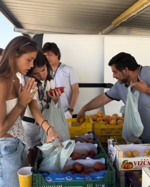 Miri Pérez-Cabrero Instagram - Papayas, i 🩵 u forever!!!!!!!!!!!!!!!!!! qué días tan bonitos!!!!!!!!!!!! Os llevo en mi cora para siempreeeee ❤️‍🔥🐛🐛🐡🌞🥂 @papayacomunicacion