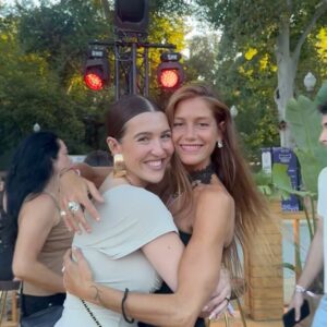 Miri Pérez-Cabrero Instagram - Rodeada de tanta gente bonita y en este planazo volver a la normalidad se hace mucho más fácil 🐡🍎🥐❤️💘❤️‍🔥💔🌞!!!! #diary