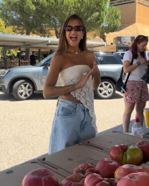 Miri Pérez-Cabrero Instagram - Papayas, i 🩵 u forever!!!!!!!!!!!!!!!!!! qué días tan bonitos!!!!!!!!!!!! Os llevo en mi cora para siempreeeee ❤️‍🔥🐛🐛🐡🌞🥂 @papayacomunicacion
