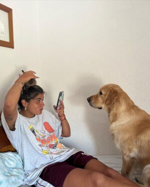 Miriam Martín Instagram - recap de 3 dias muy especiales 🌴🌊🥑💚

1. estuvimos dos horas viendo 🐟
2. lyly sacándome fotitos
3. resulta que vimos muchos gatitos y no sabíamos porque había tantos en esa zona, hasta que…. 
4. 🐈‍⬛ 
5. a las 6:00 am esperando el sol 
6. @lydiafc1 engañando a mia para poder hacerle una foto
7. dando de comer a unos gatitos que nos encontramos de camino al súper 
8. recordando como nos conocimos…
9. no podía faltar el 🌊

te quiero 🫶🏻 @lydiafc1