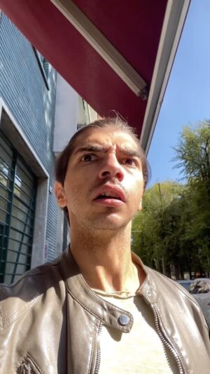 Mirko Mastrocinque Instagram - Per tutti gli uomini e le donne che si sentono di “altri tempi”.
Son tornati.
#elezioni2022 #banda #ventennio #battute #satira #centrodestra