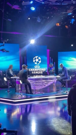 Mirko Mastrocinque Instagram - Non so se avete sentito la notizia, ma pare che il Milan abbia passato il turno, e credetemi, sentirlo dalla Sky Glass Tv è ancora più bello grazie ai 6 speaker Dolby Atmos col subwoofer integrato che ti fanno immergere nella festa rossonera in campo. Boom!

@skyitalia

#adv #SkyGlass #SkyGlassDate