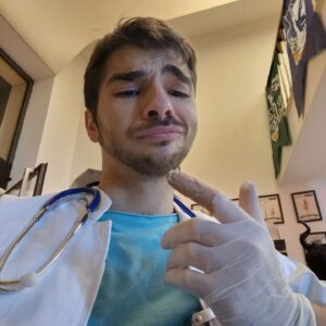 Mirko Mastrocinque Instagram - Per Halloween mi sono vestito da esame della prostata andato male.
Alla fine spaventa sia urologi che pazienti.