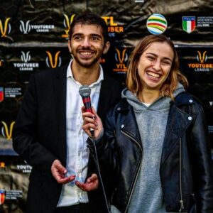 Mirko Mastrocinque Instagram - Anche quando gioco, gioco sul serio. È un pregio e un difetto, lo so, ma se sto utilizzando il tempo per qualcosa, mi piace che sia ben speso, solo così riesco ad intrattenere me stesso.
E mi diverto.
Su Youtube è uscito Milan - Roma della Youtuber League.
Nella didascalia non ho fatto spoiler ma l'ultima immagine è IL contenuto 🤣