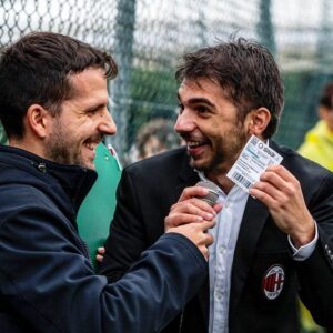 Mirko Mastrocinque Instagram - Anche quando gioco, gioco sul serio. È un pregio e un difetto, lo so, ma se sto utilizzando il tempo per qualcosa, mi piace che sia ben speso, solo così riesco ad intrattenere me stesso.
E mi diverto.
Su Youtube è uscito Milan - Roma della Youtuber League.
Nella didascalia non ho fatto spoiler ma l'ultima immagine è IL contenuto 🤣