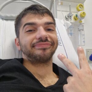 Mirko Mastrocinque Instagram - Intervento fatto.
Spero mi imbottiscano di pillole come nelle stazioni americane.