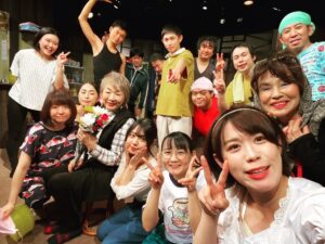 Misa Kubota Instagram - .
.
.

遅くなりましたが.
舞台『ぼくのはははははのはは』
ありがとうございました。

写真全部あげれてないので
少しだけあげときます！！！

私にしては珍しくみんなと
写真撮りました。
舞台セットが本当に好きで。

非現実的な話よりもやっぱりリアルな人間の話が好きだと
改めて思いました。

稽古時間もすごーく長くって
こんなに沢山の舞台に出演してるのに
がっつりお芝居に向き合ったのは
久しぶりでした。

いい意味でいつも自分の役と
向き合うだけで良かった現場から
初めましての現場に来て全体を
見る事の大切さを教えて下さったようにも思います！

またどこかで一緒にお芝居が
出来ますように。

ありがとうございました！

あぁ。温泉行きたいなぁ。

篠崎咲花役　窪田美沙

.
.
.