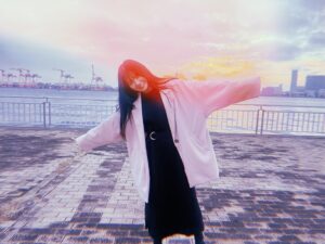 Misa Kubota Instagram - .
.
.
久しぶりにお台場に来ました！

昔はこの近くに住んでたので
よく散歩してたなぁと。

ついでに最近はフィルムカメラに
はまってて、こうゆうテイストの写真を
撮影の合間に撮ってもらうのが好きです！

今日も撮影でした。
もっと沢山、昭和テイストな撮影を
してもらいたい！！！
.
.
.