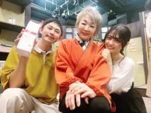 Misa Kubota Instagram - .
.
.

遅くなりましたが.
舞台『ぼくのはははははのはは』
ありがとうございました。

写真全部あげれてないので
少しだけあげときます！！！

私にしては珍しくみんなと
写真撮りました。
舞台セットが本当に好きで。

非現実的な話よりもやっぱりリアルな人間の話が好きだと
改めて思いました。

稽古時間もすごーく長くって
こんなに沢山の舞台に出演してるのに
がっつりお芝居に向き合ったのは
久しぶりでした。

いい意味でいつも自分の役と
向き合うだけで良かった現場から
初めましての現場に来て全体を
見る事の大切さを教えて下さったようにも思います！

またどこかで一緒にお芝居が
出来ますように。

ありがとうございました！

あぁ。温泉行きたいなぁ。

篠崎咲花役　窪田美沙

.
.
.