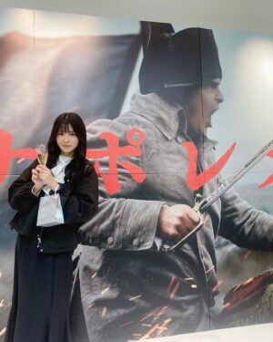 Misa Kubota Instagram - .
.
.
@h1t0mi_0210 橘ひとみちゃんにお誘い頂き…♡
ソニー・ピクチャーズさんの12月1日(金)公開
映画『ナポレオン』を観させて頂きました。

冒頭のシーンからかなり魅入ってしまい…
あっとゆう間の２時間半でした。

戦いのシーンは圧巻で、海外映画の凄さを
まじまじと見せつけられたように思います。

年号を追いつつ、まるで歴史を学んでいくかのような
テンポ感が心地よく…目を背けたくなるような
冷酷なシーンもお芝居と共にとても素晴らしかったので
観て損は無い素敵な映画だなと思いました！

12月1日(金)から公開ですので皆様も是非。
