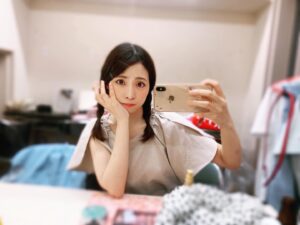 Misa Kubota Instagram - .
.
.
楽屋の光子さん。
今回衣装は2パターンあるの！
そのうちのこちらは自前衣装
になっております！！！！
毎日わくわくしながら
お芝居させて頂いてます。
はあ。お芝居大好きやなあ。
.
.
.
#舞台　#女優　#楽屋