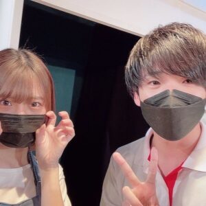Misa Kubota Instagram - .
.
.
舞台"いつ殺した？"

無事に千秋楽迎える事が
出来ました！
ありがとうございます。

皆さんの応援のおかげで、
千秋楽まで無事に終える事
が出来たと思っております。

検温やマスクしながらの観劇等
ご協力誠に有難う御座いました。

今思うと内容はとっても不幸な内容
ではあったのですが…
普段は皆さん和気藹々としてて
凄く素敵な座組みだったなとゆう風に思います。

私自身も、周りの皆さんに沢山
助けられていたなぁと
思いますし、何より観に来て
下さった皆様の感想が暖かく
幸せでした。

本当にありがとうございます。

春海のその後を思うと
凄く悲しいですが…
ちょっとしたことできっと
人生は変わっていくもの
なんだなとゆう風に思います。

個人としては、このように
ただただ堕ちていく女の子を
演じたことが無かったので
新鮮な気持ちでした。

今後ともお芝居は続けて
参りますので、
応援の程宜しくお願い致します！

※写真は私がみんなで撮る
タイミングで携帯が
無かったので撮って
くださった方のみですみません。

劇中の色々なシチュエーション
再現して撮らせて頂きました♪

取り急ぎにはなりますが…
携わって下さったスタッフの皆様、
キャストの皆様、
そしてご観劇下さった皆様。

本当にありがとうございました！！！

間崎春海役　窪田美沙