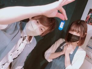 Misa Kubota Instagram - .
.
.
舞台"いつ殺した？"

無事に千秋楽迎える事が
出来ました！
ありがとうございます。

皆さんの応援のおかげで、
千秋楽まで無事に終える事
が出来たと思っております。

検温やマスクしながらの観劇等
ご協力誠に有難う御座いました。

今思うと内容はとっても不幸な内容
ではあったのですが…
普段は皆さん和気藹々としてて
凄く素敵な座組みだったなとゆう風に思います。

私自身も、周りの皆さんに沢山
助けられていたなぁと
思いますし、何より観に来て
下さった皆様の感想が暖かく
幸せでした。

本当にありがとうございます。

春海のその後を思うと
凄く悲しいですが…
ちょっとしたことできっと
人生は変わっていくもの
なんだなとゆう風に思います。

個人としては、このように
ただただ堕ちていく女の子を
演じたことが無かったので
新鮮な気持ちでした。

今後ともお芝居は続けて
参りますので、
応援の程宜しくお願い致します！

※写真は私がみんなで撮る
タイミングで携帯が
無かったので撮って
くださった方のみですみません。

劇中の色々なシチュエーション
再現して撮らせて頂きました♪

取り急ぎにはなりますが…
携わって下さったスタッフの皆様、
キャストの皆様、
そしてご観劇下さった皆様。

本当にありがとうございました！！！

間崎春海役　窪田美沙