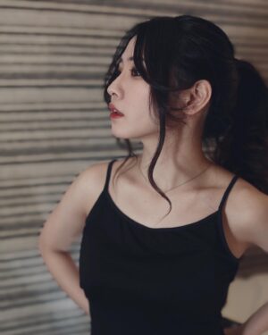 Misa Kubota Instagram - .
.
.
Instagramにも更新！

前髪伸ばしたい気持ちと
このままがいい気持ち半分くらい！

メイクはやっぱり自分でして
納得いく顔で撮影するのが
1番盛れるよね！

私はメイクは自分でやりたい派です。

.
.
.