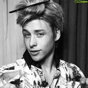 Mitch Hewer Instagram - Just rocking out my comb #badhairday #mornings #morning #kaizfeng 