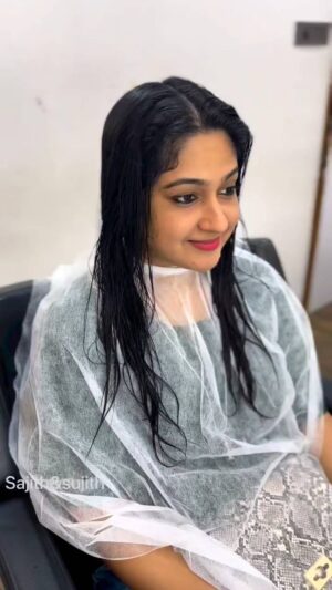 Mithra Kurian Instagram - If you can't change your surroundings, change your hair color 😜

#instareels #haircolor #trendy #viralcuts #mood #newlife #vibrant #southindianactress #malayalammovie #onam #specialperson