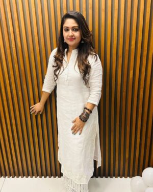 Mithra Kurian Instagram - Allow love into your life to be truly happy and free

#happiness #friends #photooftheday #cute #me #instagood #picoftheday #love #beautiful #smile