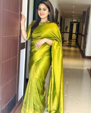 Mithra Kurian Instagram - A saree is not just an attire, it's an emotion ♥️

#saree #sareelove #sareefashion #kanchipuramsaree #actresssaree #southindianactress #fashion #love #smile #trendy #newtrend