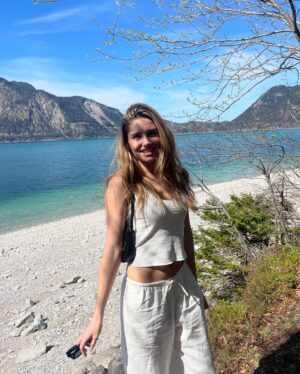 Mitsou Jung Instagram - daytrips to paradise ⛰️❀