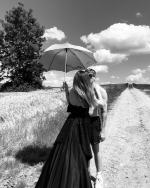 Mitsou Jung Instagram - and like a raindrop not afraid of falling
i‘m not afraid of falling in love with you more every day ☂️