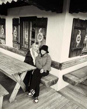 Mitsou Jung Instagram - merry new year!!