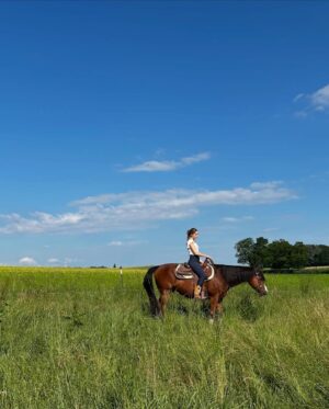 Mitsou Jung Instagram - summertime and the living is easy 🌾