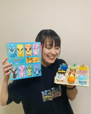 Miyu Yoshimoto Instagram - きたきたぁぁぁぁぁ！！！

#イーブイフレンズコレクション ケーキ🎂

予約してから受け取ってからもワクワクだし
受け取った瞬間もニヤニヤが止まらんやった☺️

可愛いくて美味しくて発狂しました笑

ちなみに私はブイズだと
#ブラッキー が好き🥹

#ポケモンユナイト でも
ブラッキー使ってる👍
（あと、ゼラオラも）